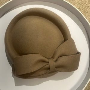 Wool Fascinator with structured bow, Camel colored